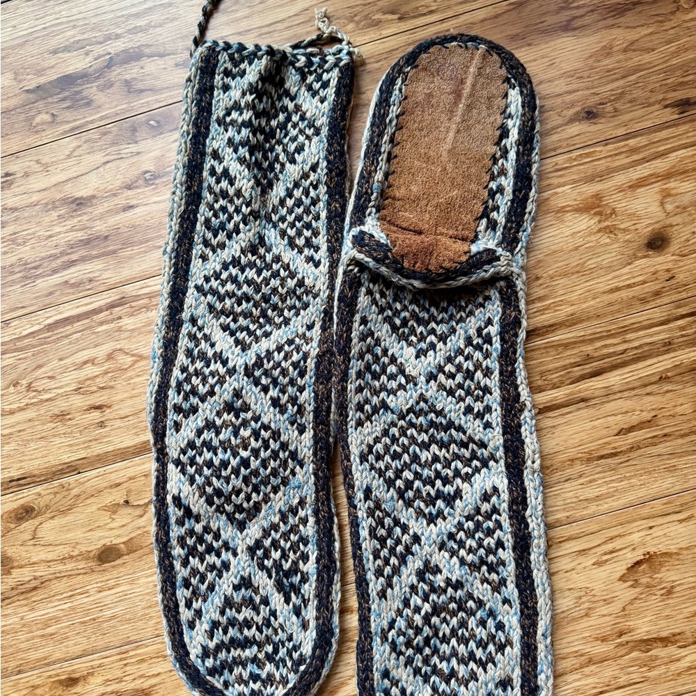 Tibetan Wool winter booties with shade soles.
